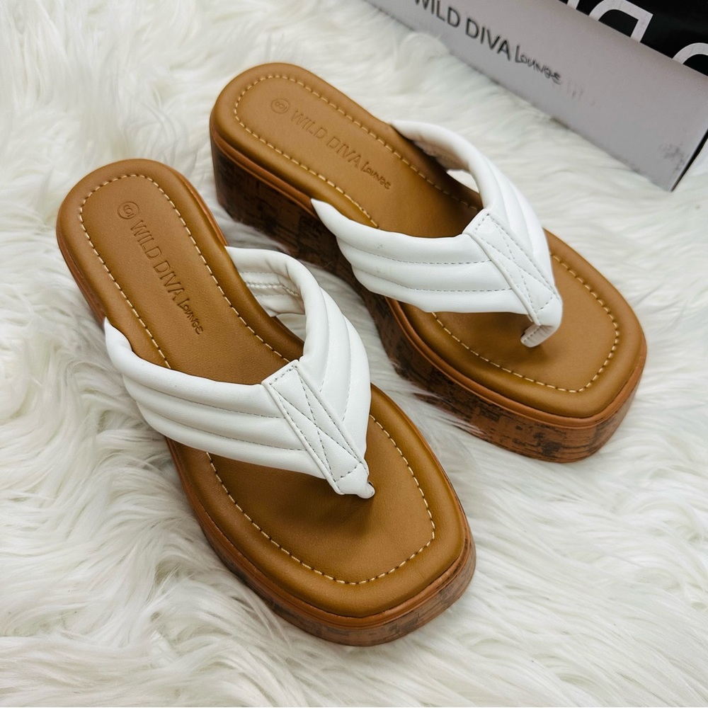 Wild Diva White and Tan Platform Sandals NIB - Picture 6 of 6